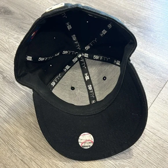 Toronto Blue Jays New Era Fitted Baseball Hat Cap 7 1/8 Black Logo - Picture 10 of 11